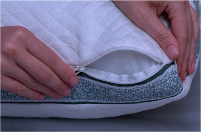 Open the case at the smooth-gliding zipper.